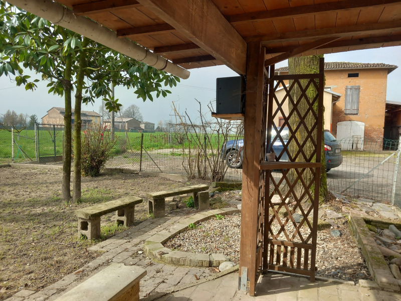 FONTANELLATO - CASA IN CAMPAGNA CON FABBRICATI ACCESSORI - FO 440