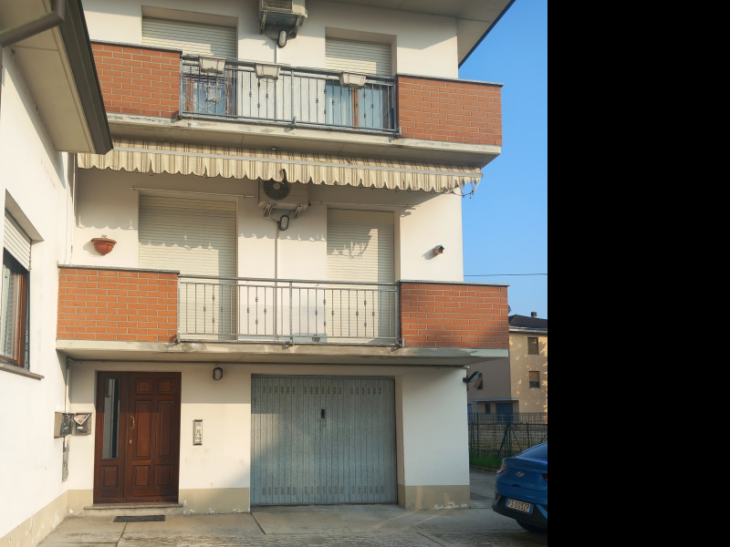 FONTANELLATO - APPARTAMENTO CON GARAGE TRIPLO IN ZONA SANTUARIO - FO 444