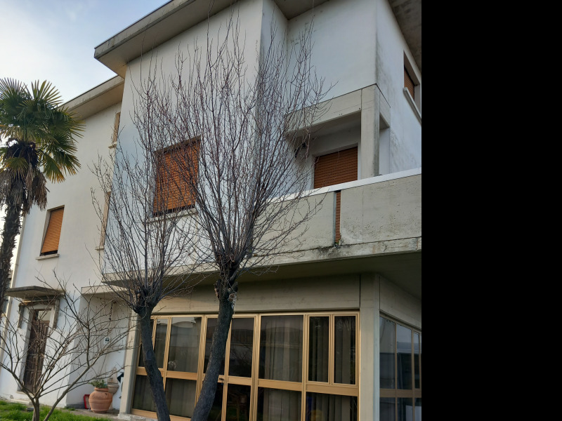 FONTANELLATO - CASA BIFAMILIARE INTERA CON AMPIO GIARDINO - FO 421
