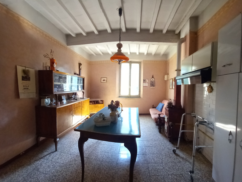 FONTEVIVO - APPARTAMENTO 200 MQ IN PIAZZA - FO 424