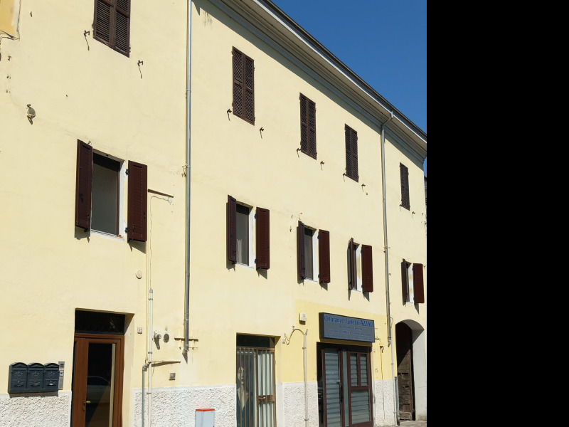 FONTEVIVO - APPARTAMENTO 200 MQ IN PIAZZA - FO 424